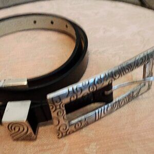 Black, oblong silver buckle front that hooks